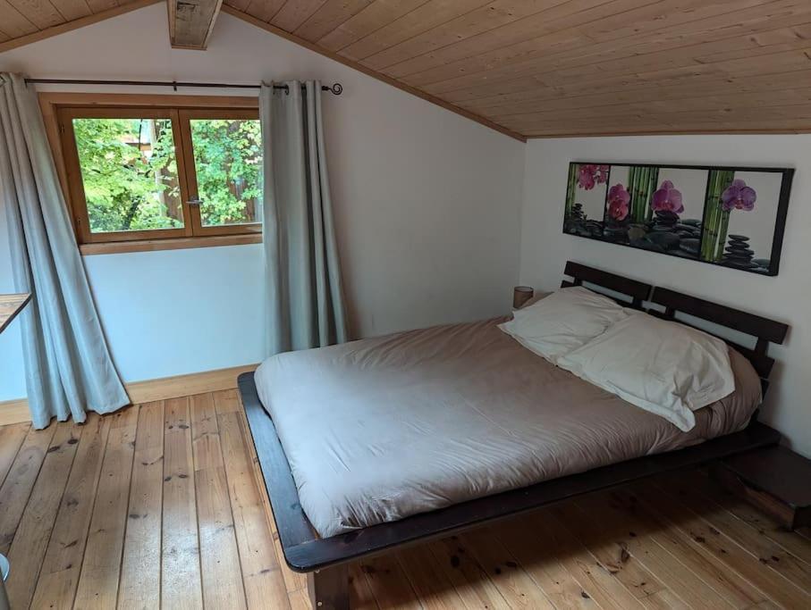 Gîte zen dans les bois Blesignac Extérieur photo
