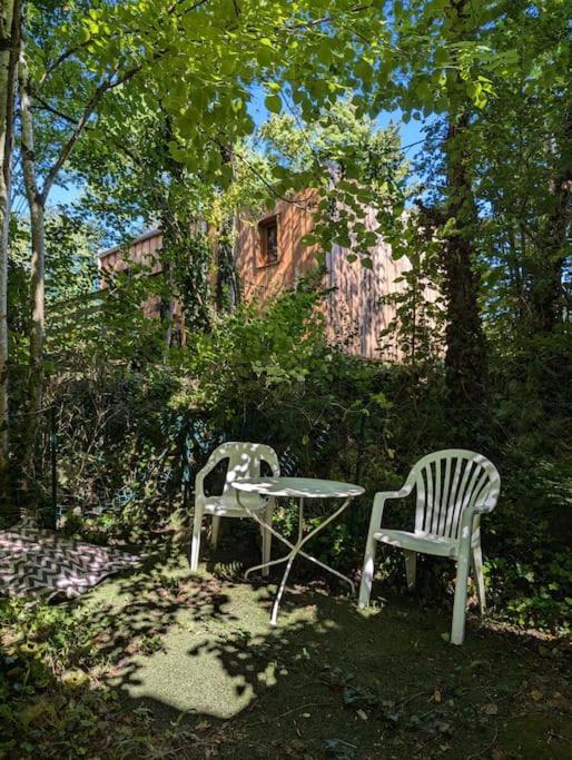 Gîte zen dans les bois Blesignac Extérieur photo